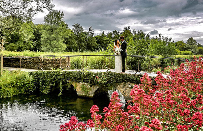 2022-wedding-trends-you-dont-want-to-miss-swan-bibury