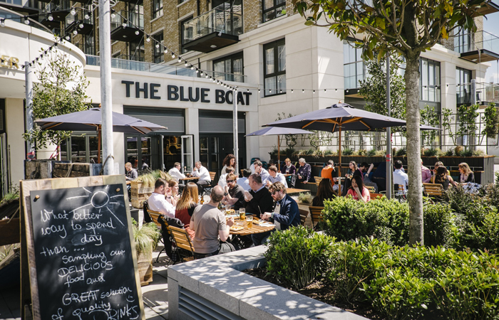 Watch the Boat Race from the Blue Boat pub in Hammersmith