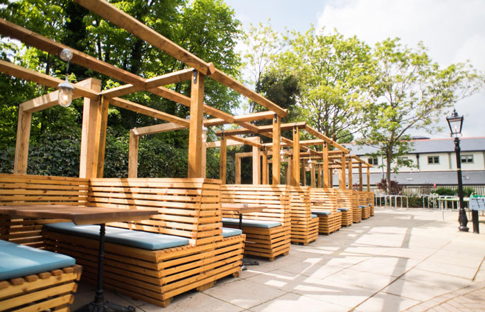 Outdoor seating at the anglers pub and restaurant teddington
