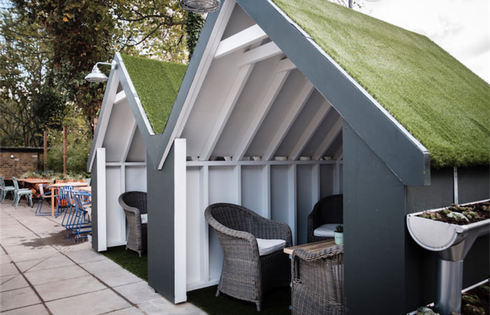 Garden bar at The Red Lion in Barnes, London