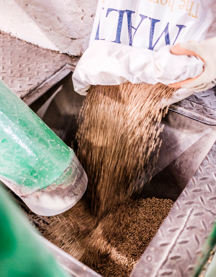 Milling malt for making beer