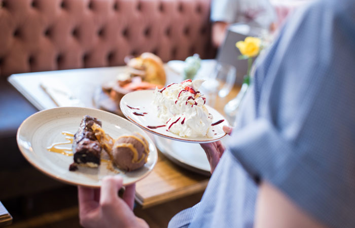 Puddings at The Bishop on the Bridge pub Winchester 