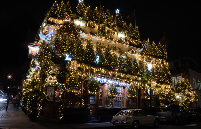 churchill arms christmas display