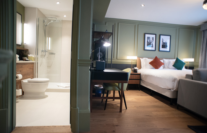 The Counting House Hotel in Bank ensuite room