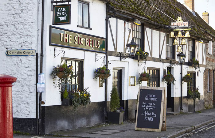 Country pubs The Six Bells, Oxfordshire, England