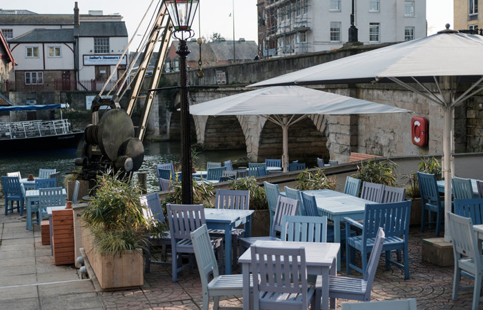 head of the river pub and hotel oxford riverside view