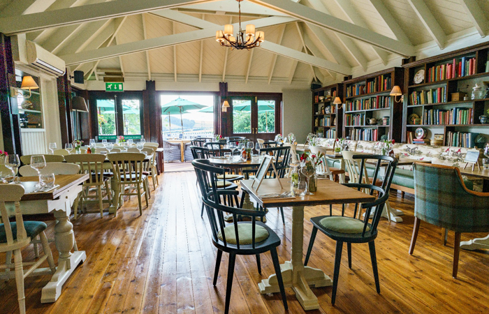 red lion best Valentine's Day pubs in England. 