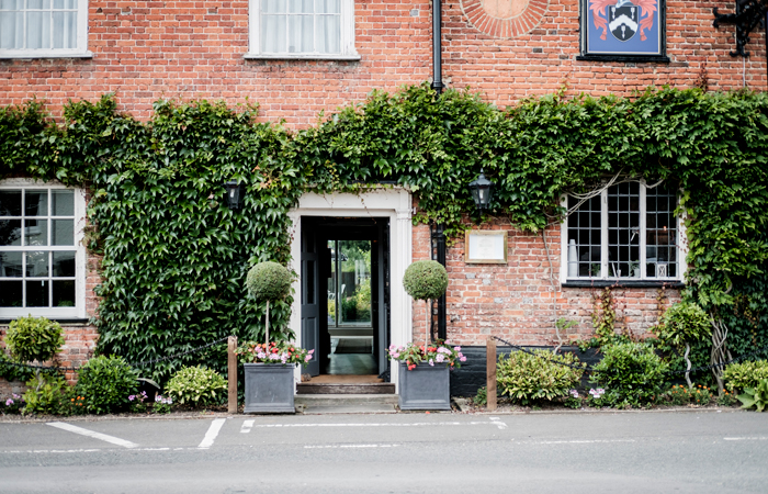 the hinds head front entrance