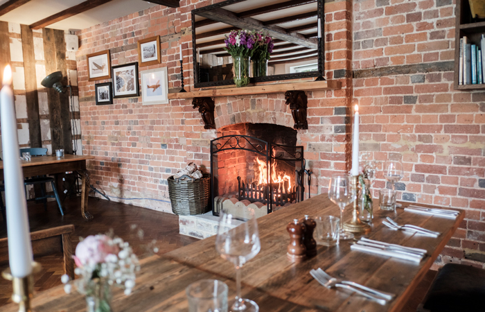 the hind's head restaurant aldermaston berkshire
