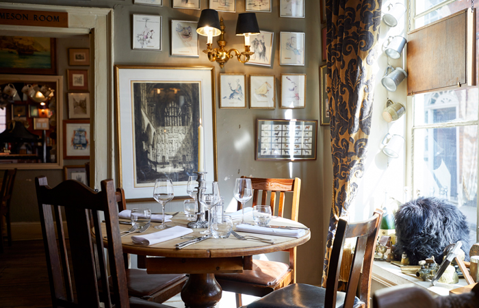 the wykeham arms winchester pub and hotel restaurant area