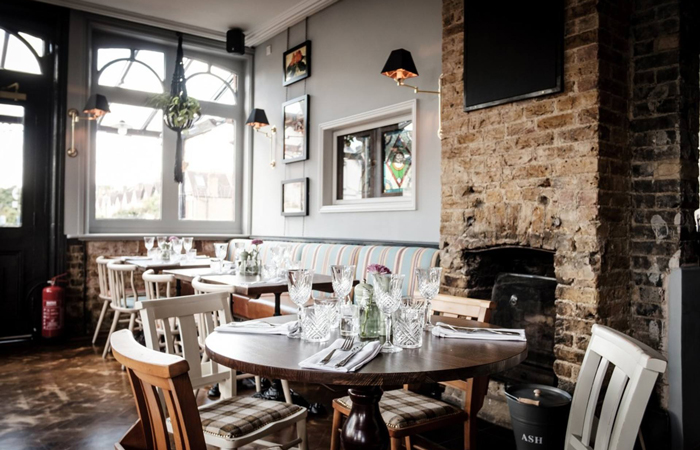 Mother's Day restaurant The Queen's Head Surrey