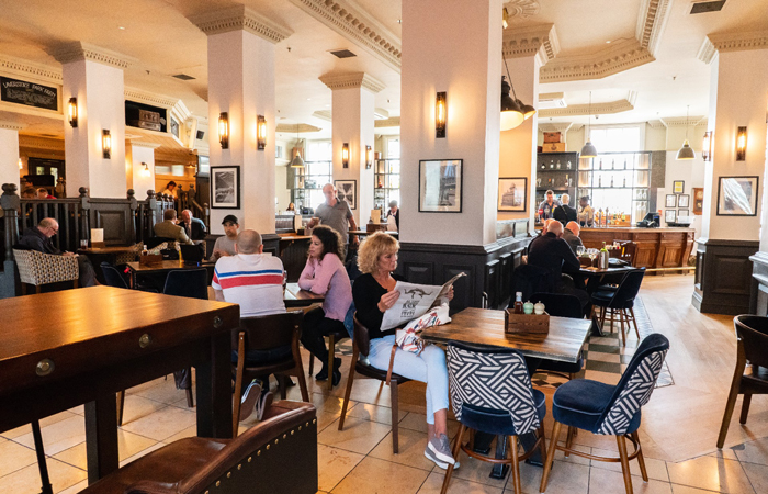 Best pub at Paddington Station, The Mad Bishop and Bear interior
