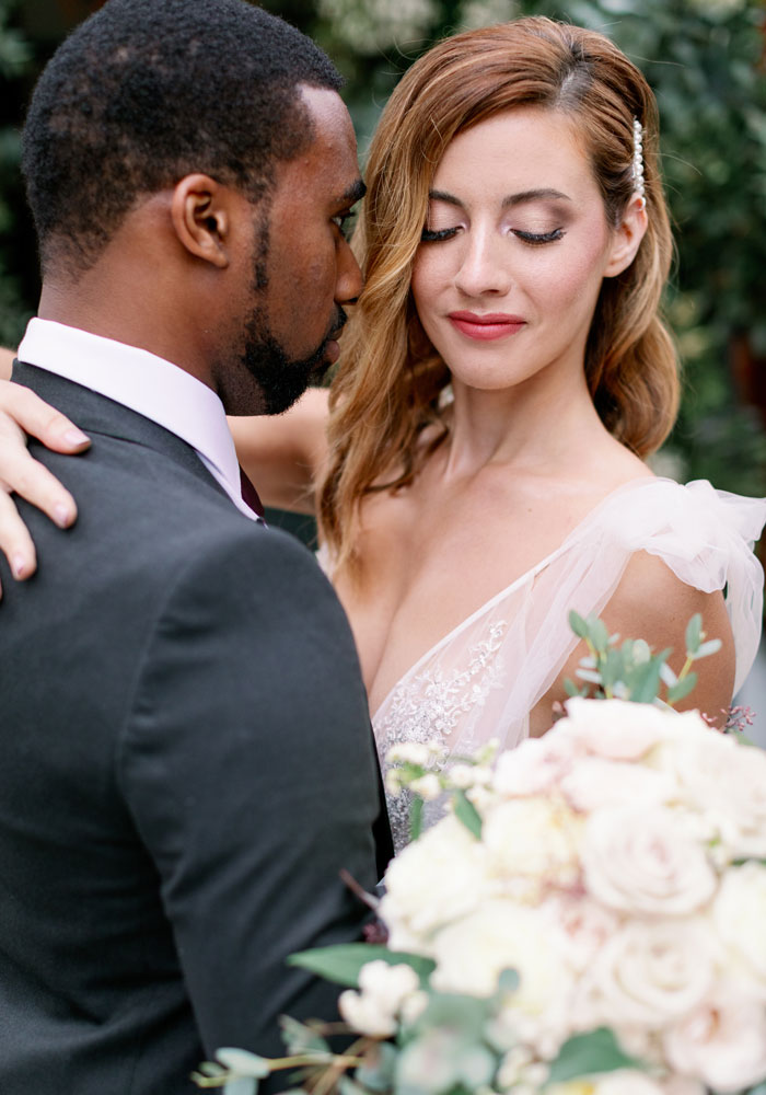 How to choose a wedding makeup artist