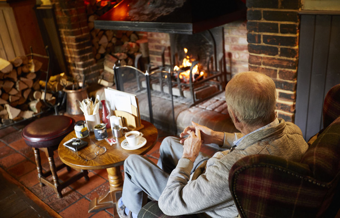 Best Hampshire pubs with fireplaces - The Bear & Ragged Staff, Romsey