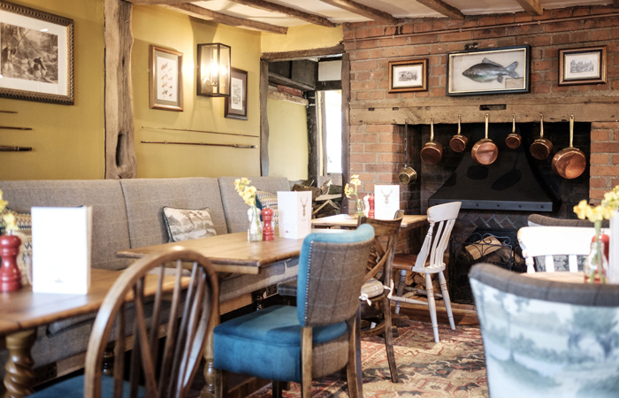 Best Hampshire pubs with fireplaces - The White Hart, Stockbridge