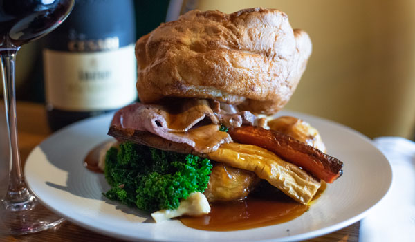 Sunday lunch and roast dinner England